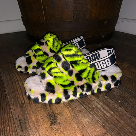 BRAND NEW UGG SLIDES - Picture 1 of 4